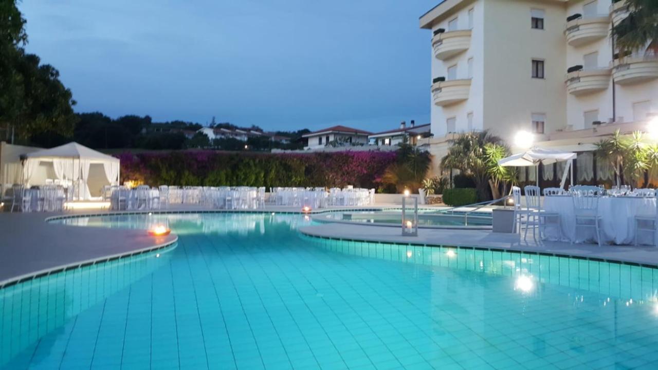 Sunshine Club Hotel Centro Benessere Ricadi Exteriör bild
